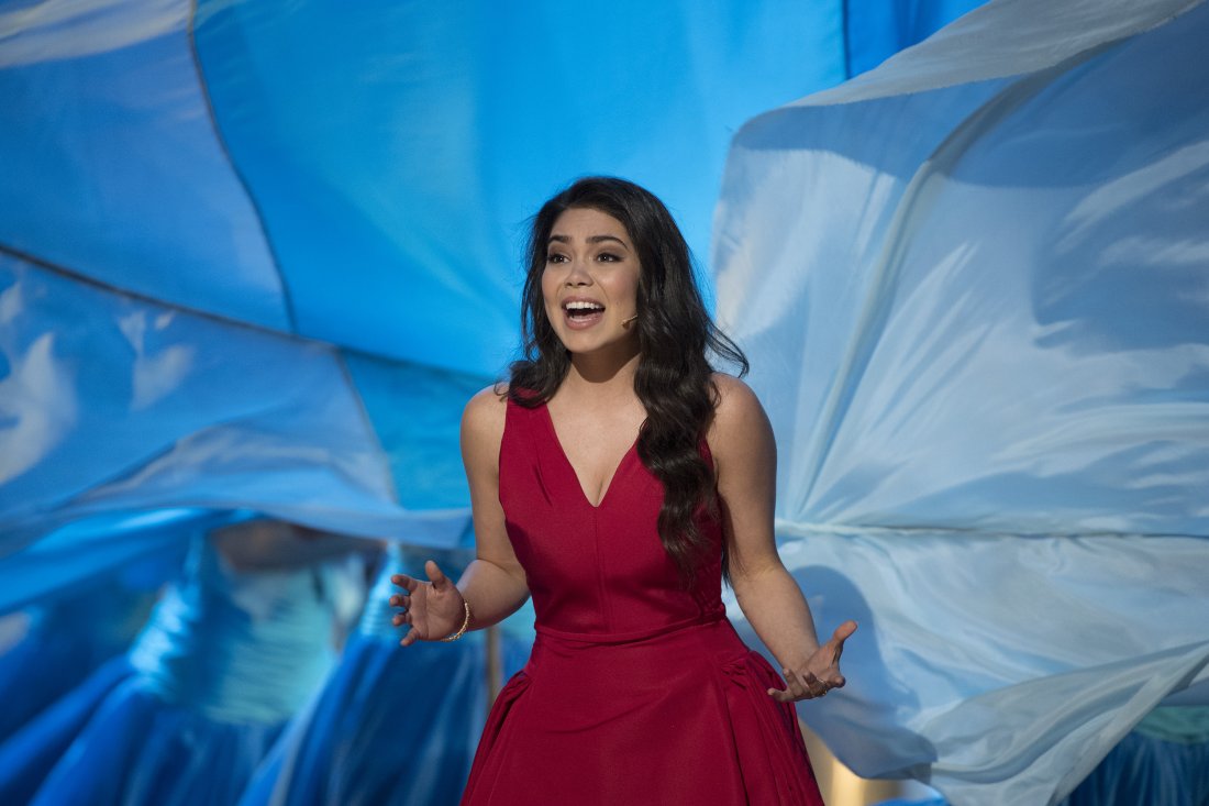 Auli'i Cravalho sings her heart out at The Oscars 2017 | onetakekate.com