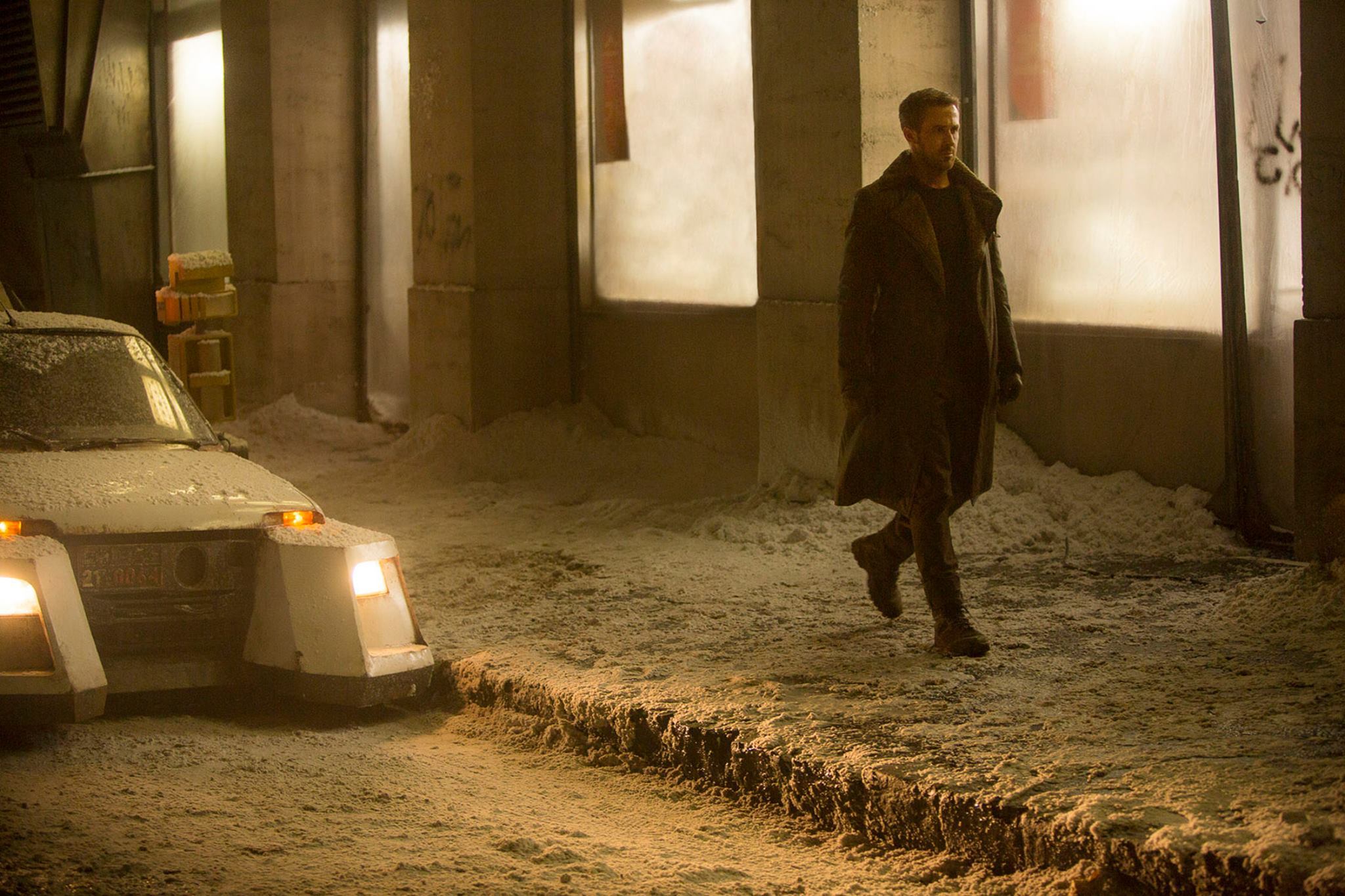 K (Ryan Gosling) walks the beat in Blade Runner 2049. Image via Inverse | Blade Runner 2049 movie review | onetakekate.com